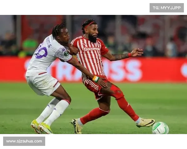 奥林匹亚科斯凭借顽强拼搏夺得欧协联冠军展现球队实力与决心